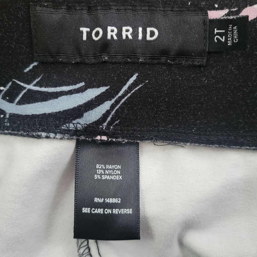 Torrid | Studio Ponte Slim Crop Pixie Pants Floral Print Pull On Stretch Sz 2X T - Picture 3 of 8